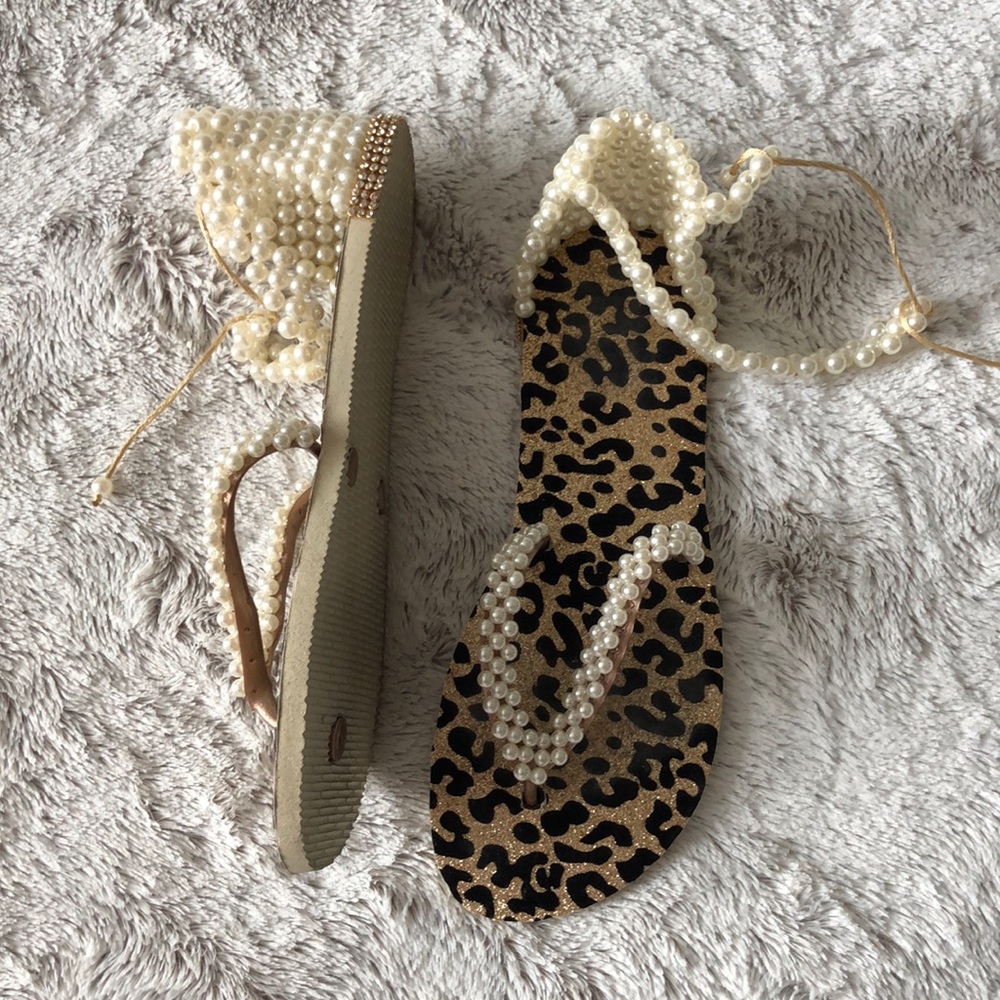 Sandals. - Picture 2 of 3